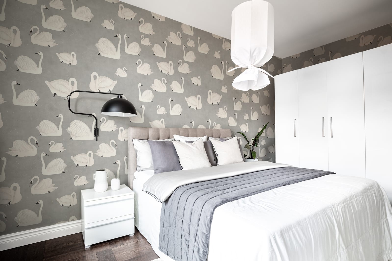 137551-foto-tapet-3d-cygne-personalizat-rebel-walls