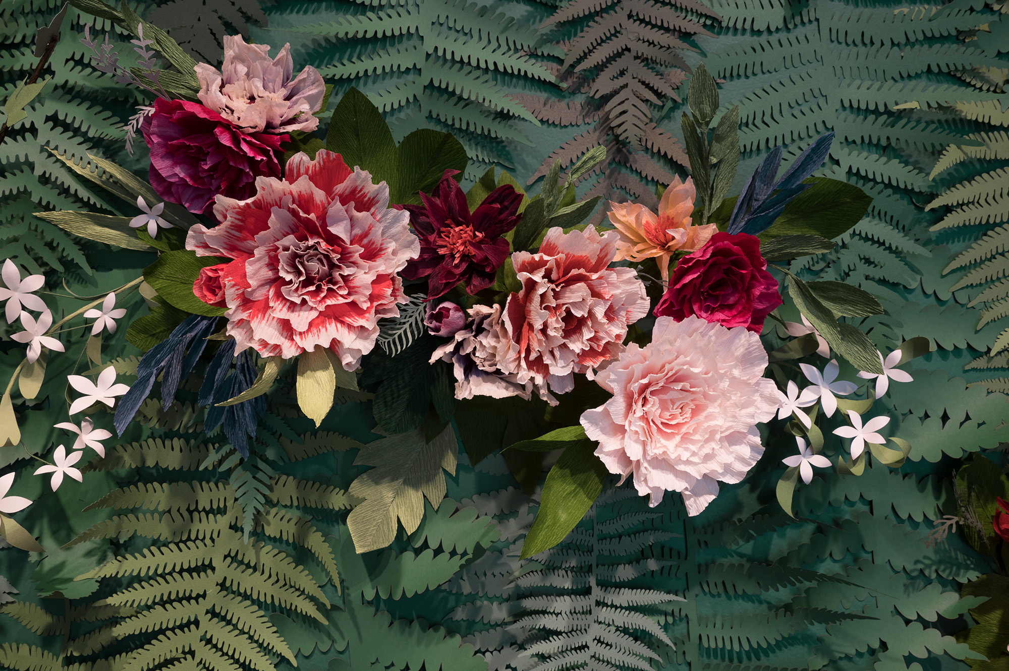 47409-foto-tapet-unfading-flowers-colossal-personalizat-rebel-walls