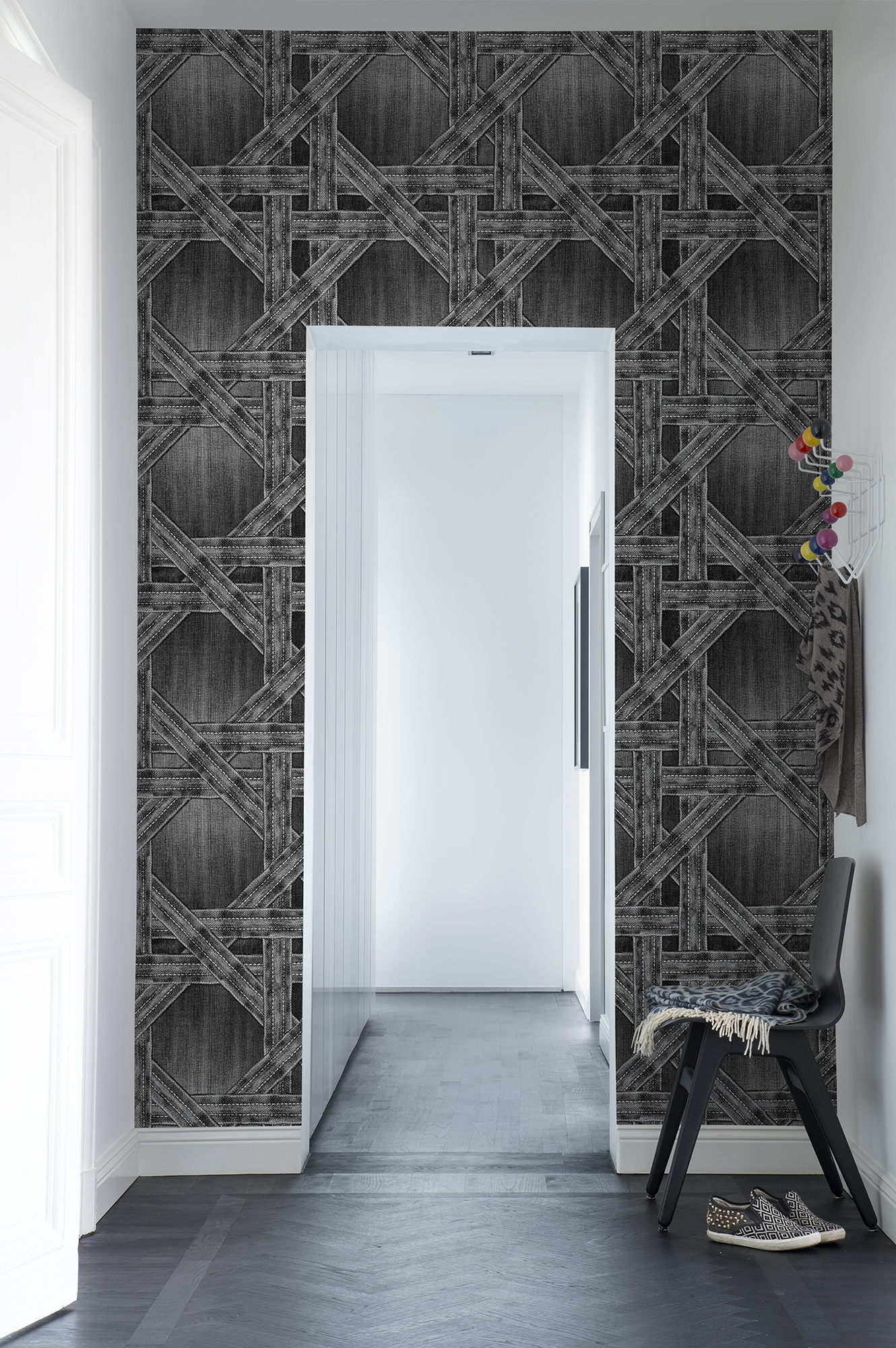 4932-fototapet-denim-trellis-negru-personalizat-rebel-walls
