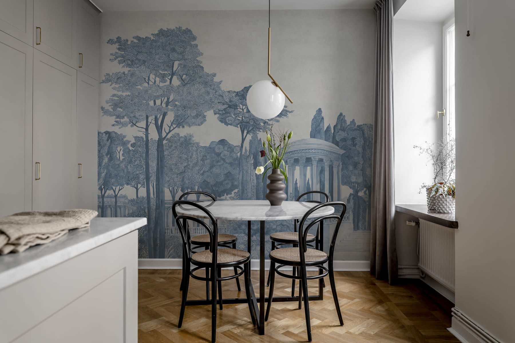 R19739_interior2