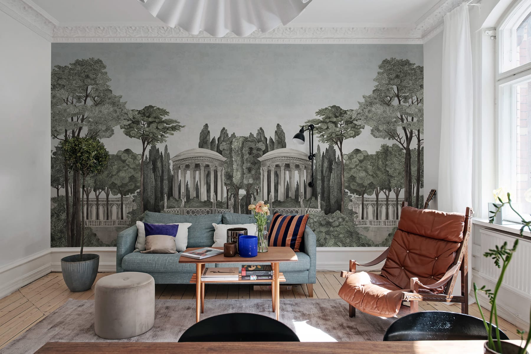 R19744_interior2