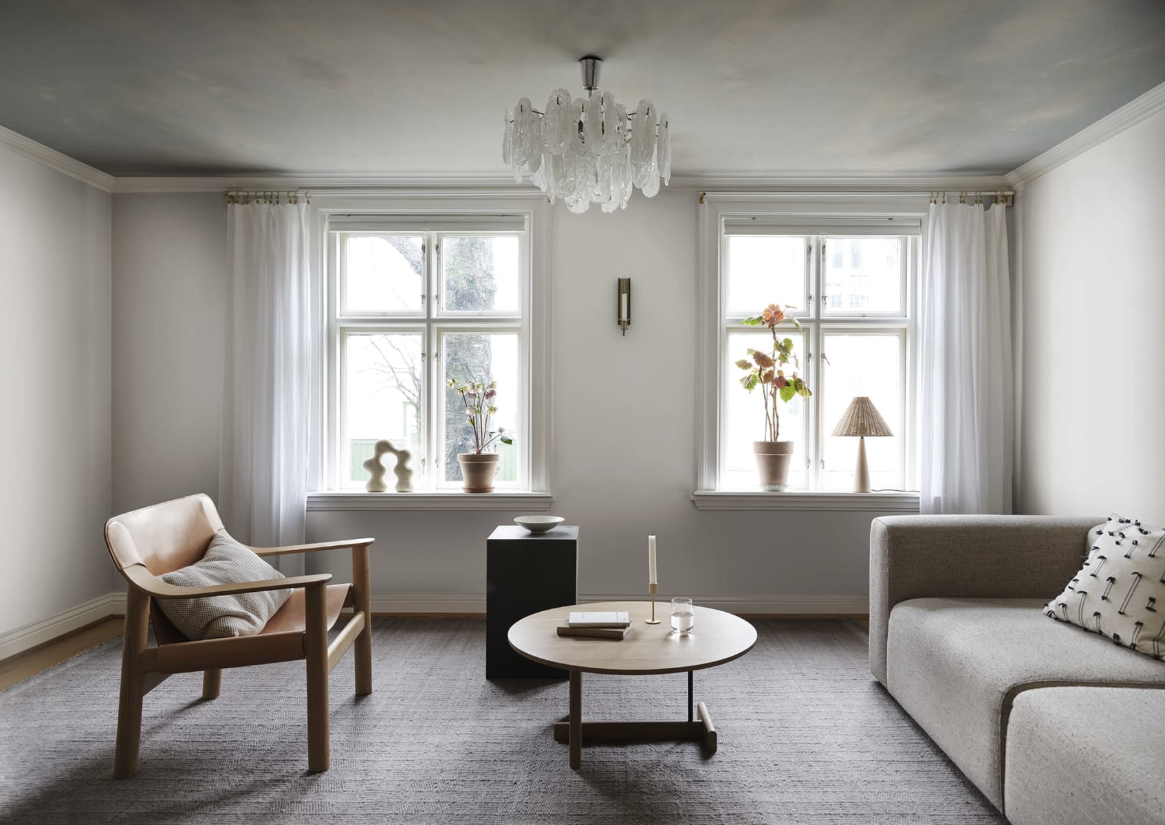 S10367_interior1