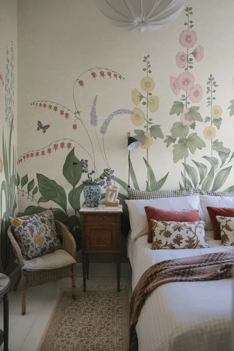 S10482_interior1