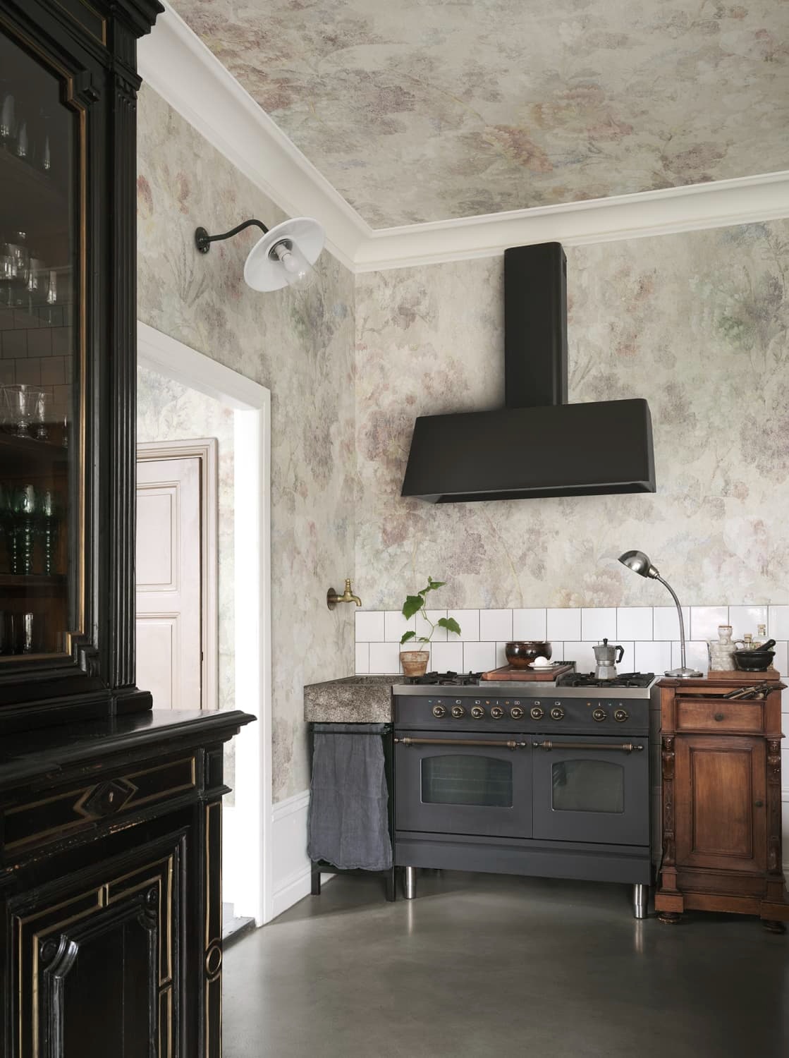 S10836_interior2